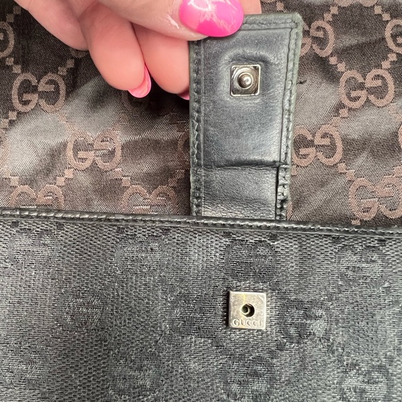 Authentic GUCCI wallet - Picture 11 of 16